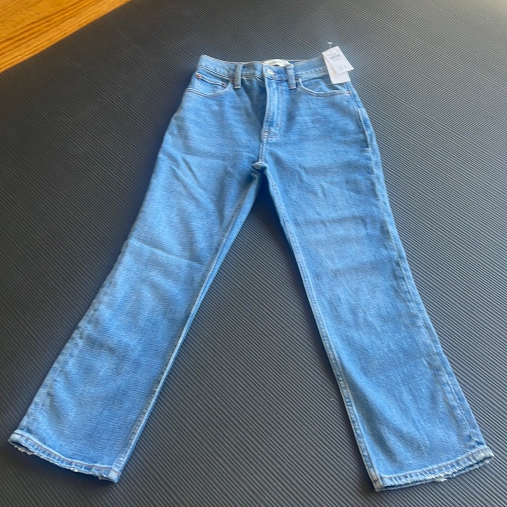 Abercrombie and Fitch. Ankle, straight, ultra high rise jeans. Size 23. 000